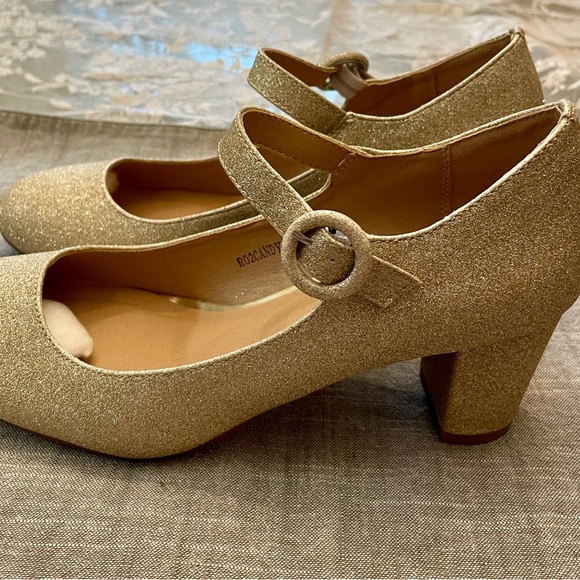 Shoes - Picture 6 of 7